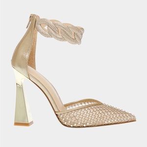 Betsey Johnson gold heels. Gorgeous, sexy!